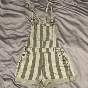 URBAN OUTFITTERS BDG OVERALLS